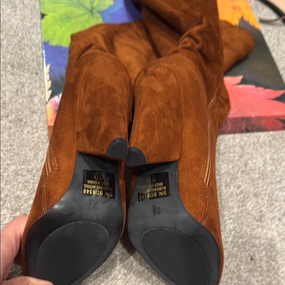 Slouchy Women's Brown Knee-High Boots - Picture 3 of 8